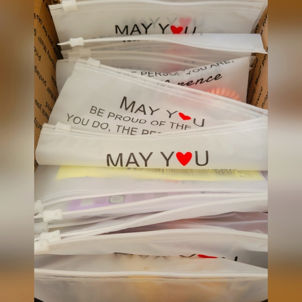 10 Thank you gifts for buyers  (3 or more  items in each bag)